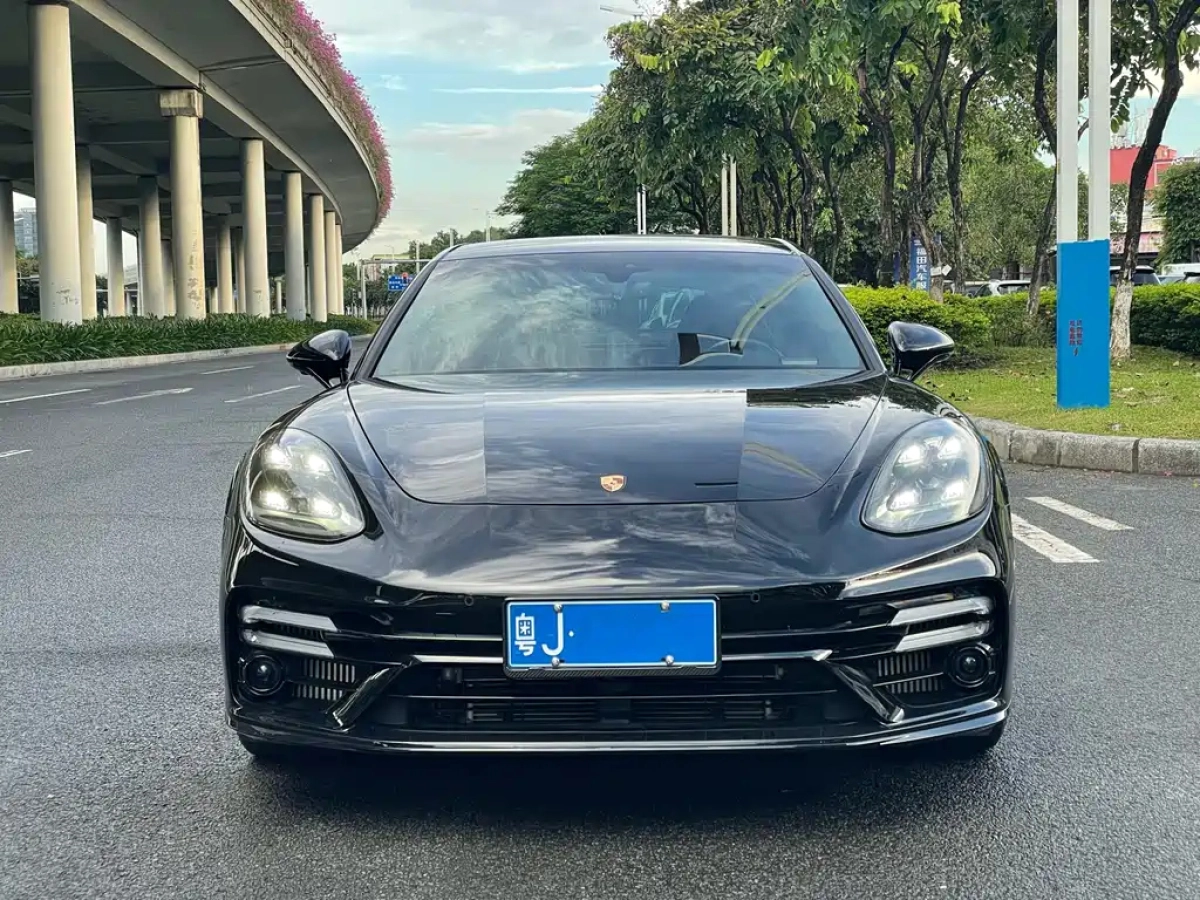 PORSCHE PANAMERA