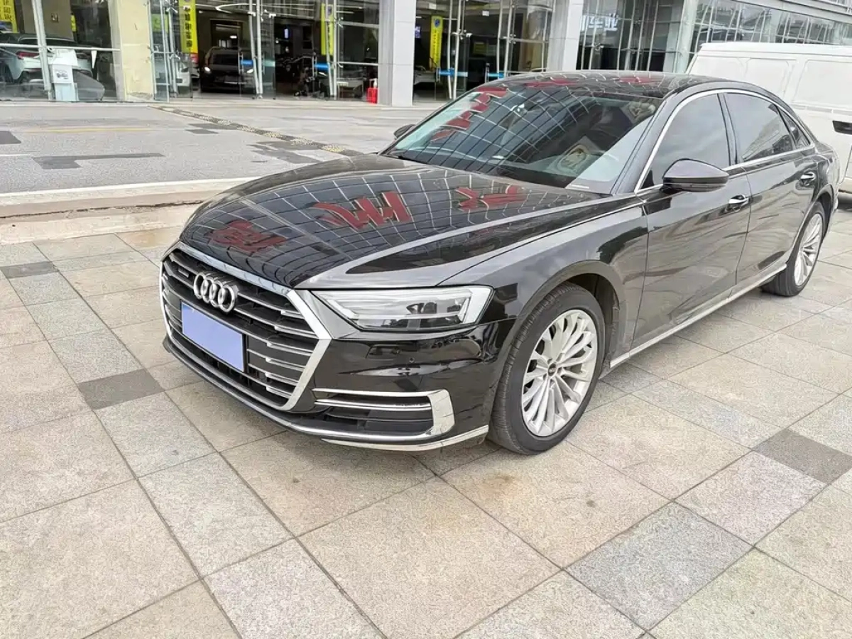AUDI A8  2022