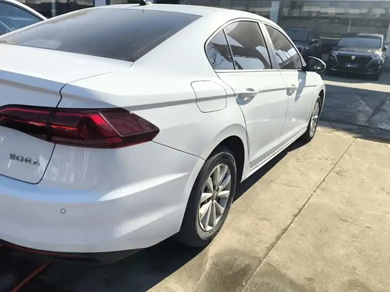 VOLKSWAGEN BORA