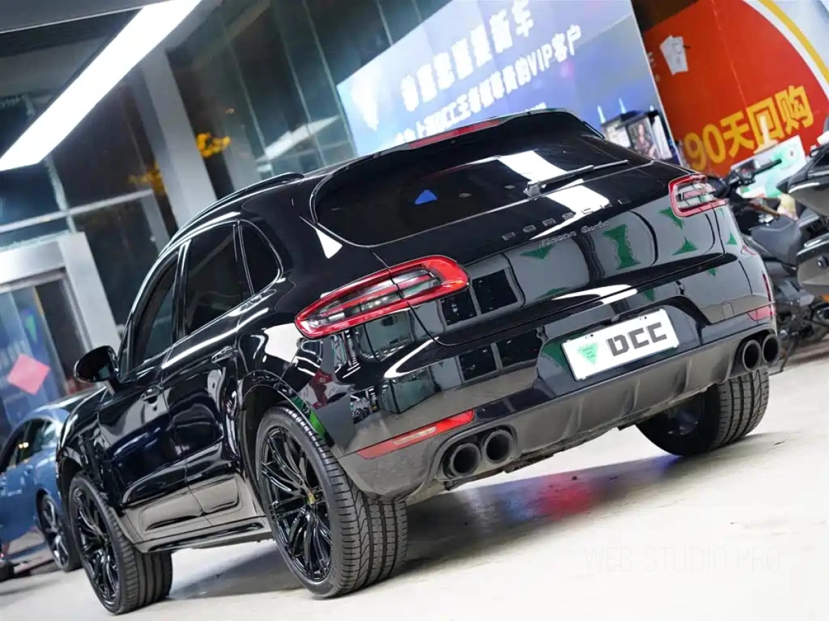 PORSCHE MACAN