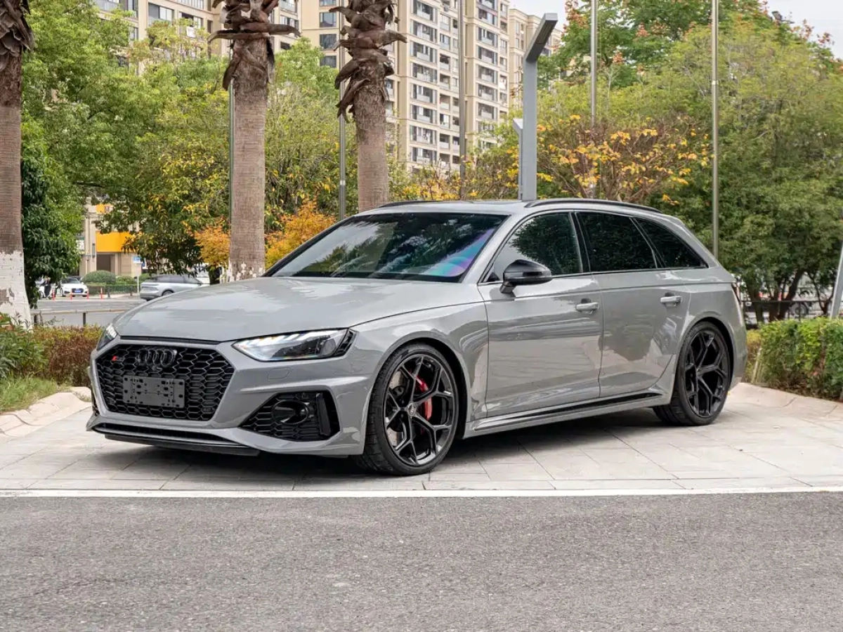 AUDI RS 4