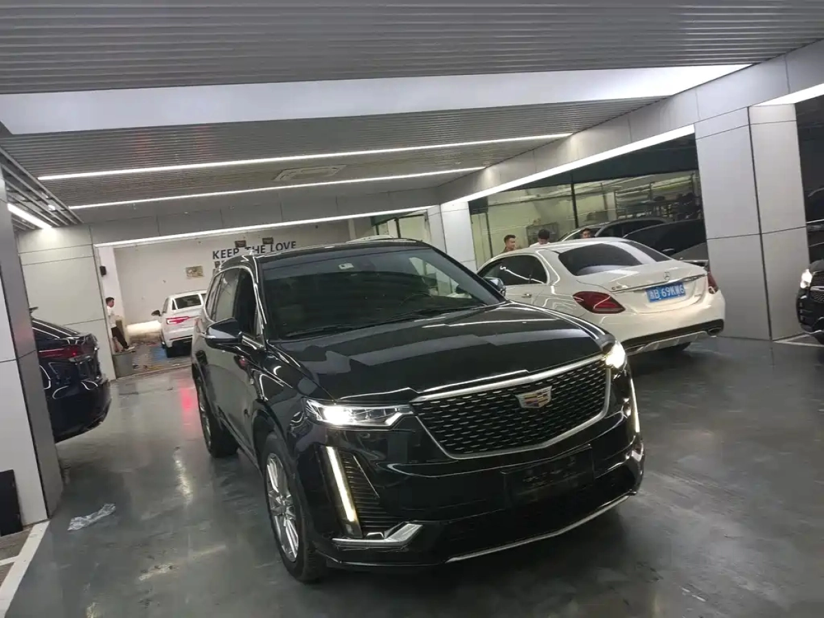 CADILLAC XT6