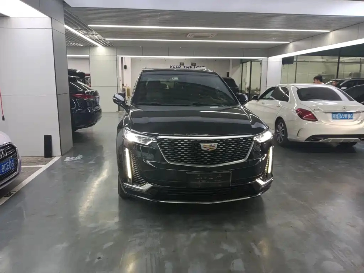 CADILLAC XT6