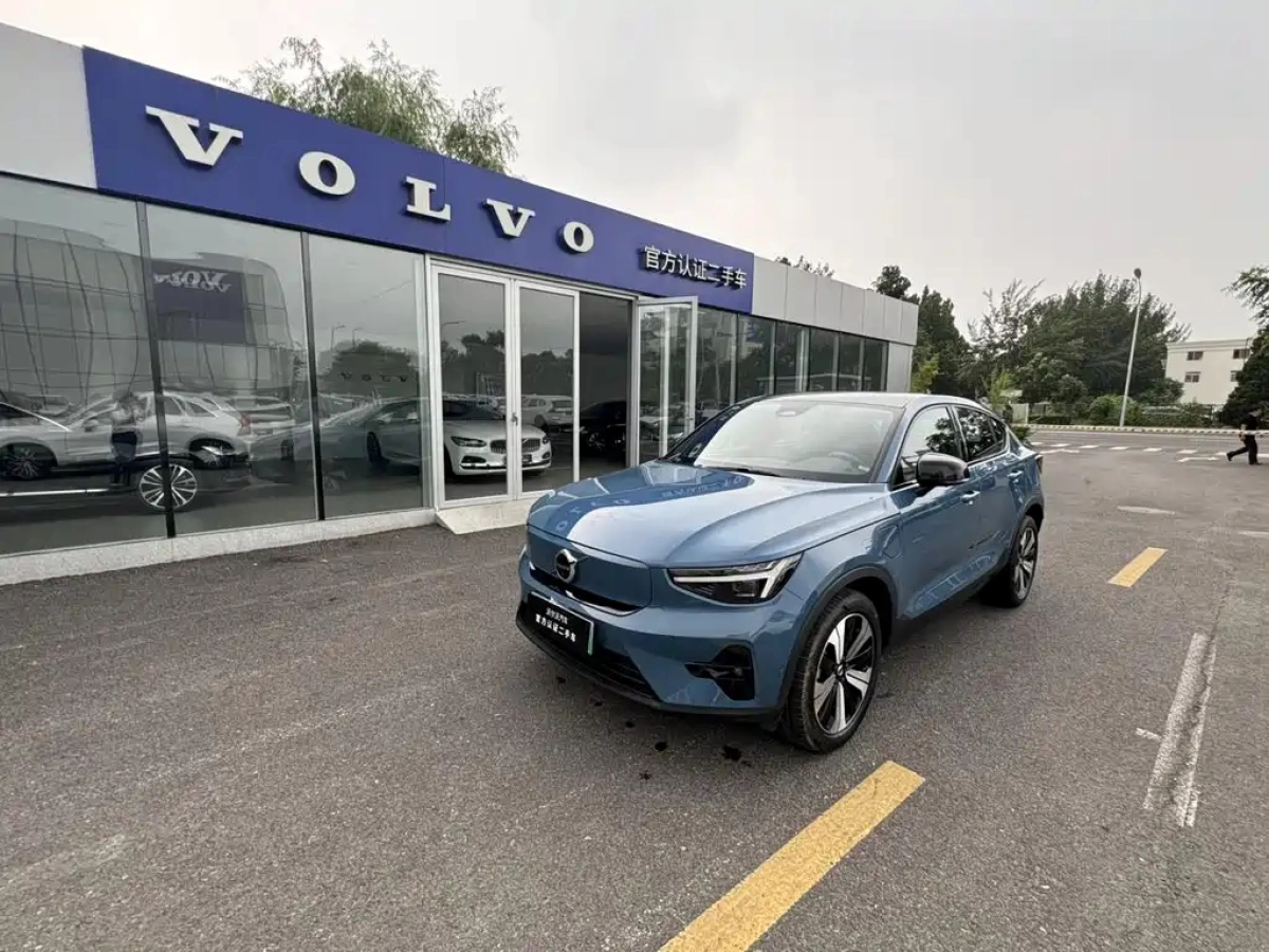 VOLVO C40  2022