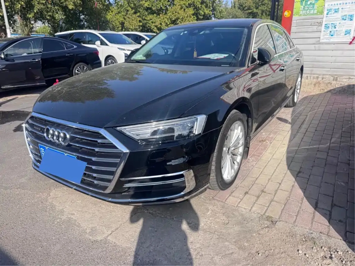 AUDI A8  2022