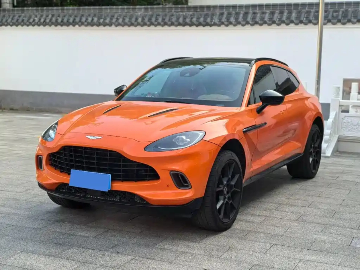 ASTON MARTIN DBX