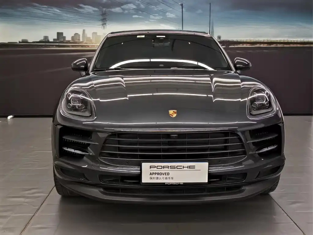 PORSCHE MACAN
