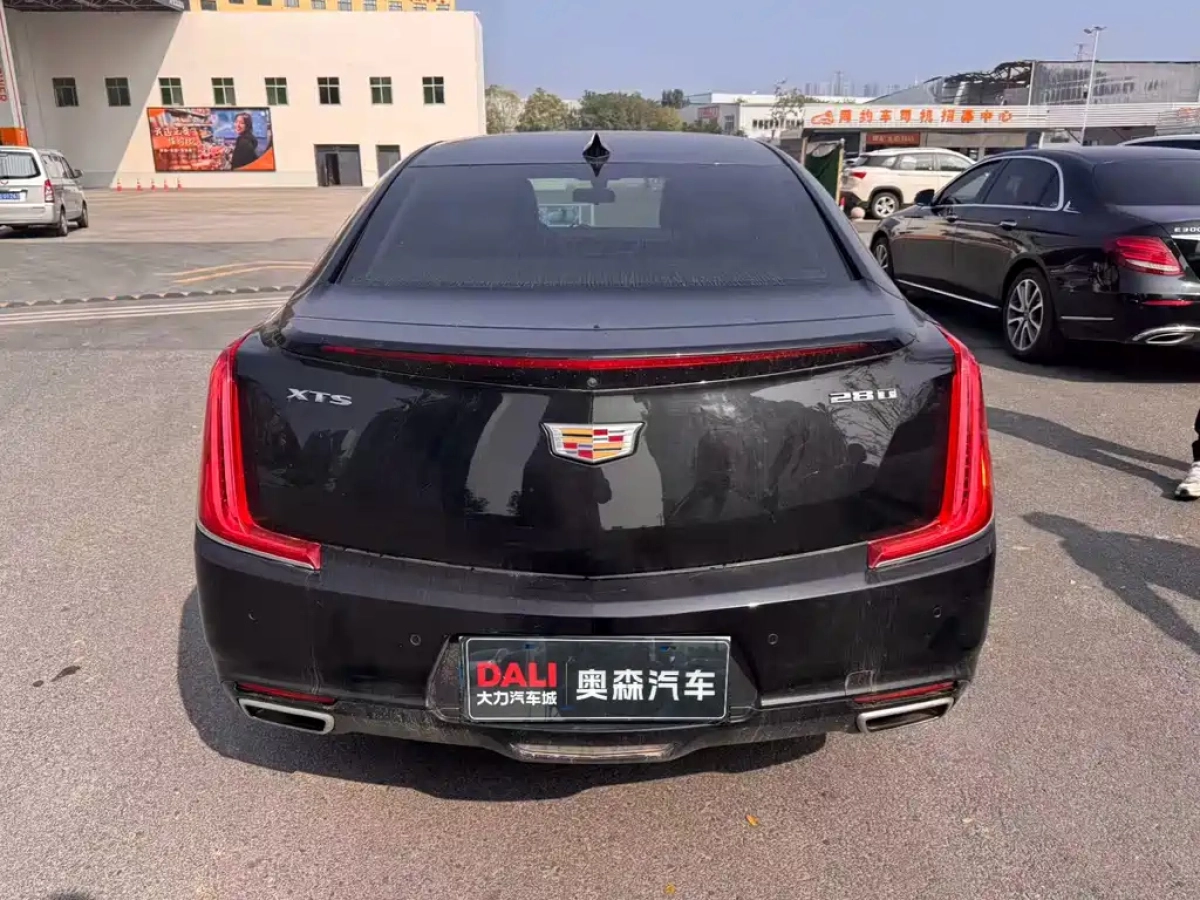 CADILLAC XTS