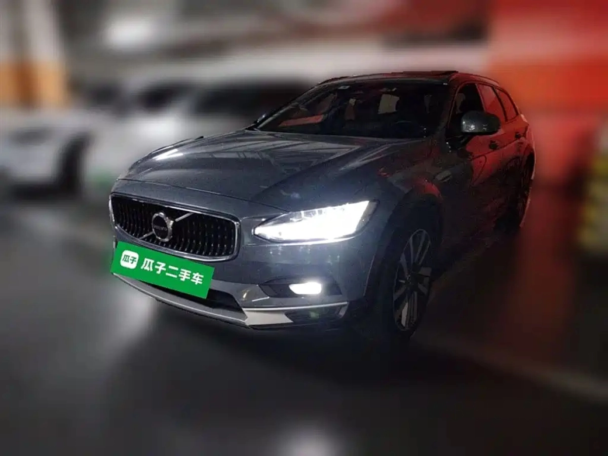 VOLVO V90  2021