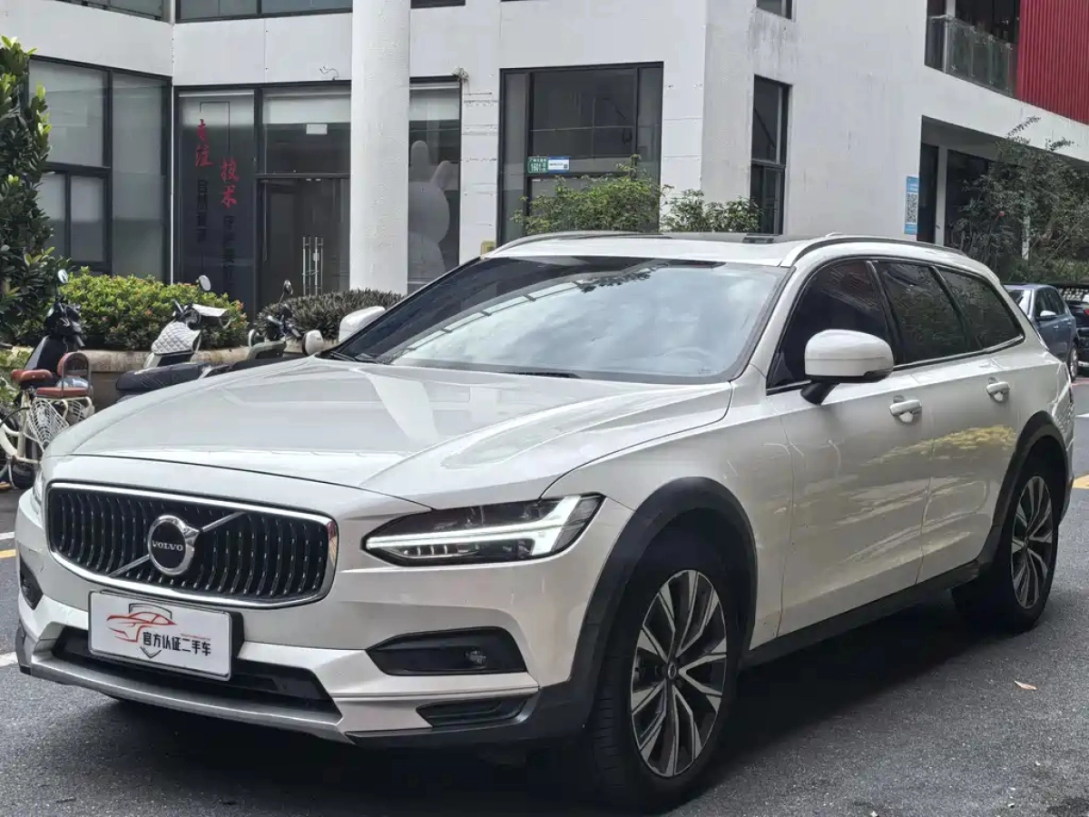 VOLVO V90  2021
