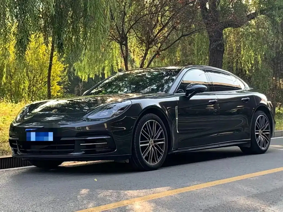 PORSCHE PANAMERA