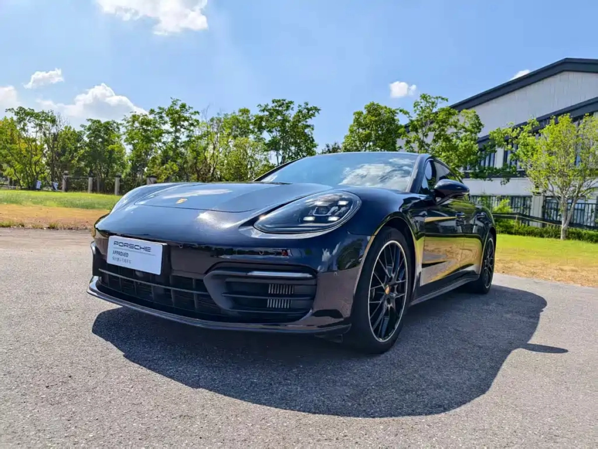 PORSCHE PANAMERA