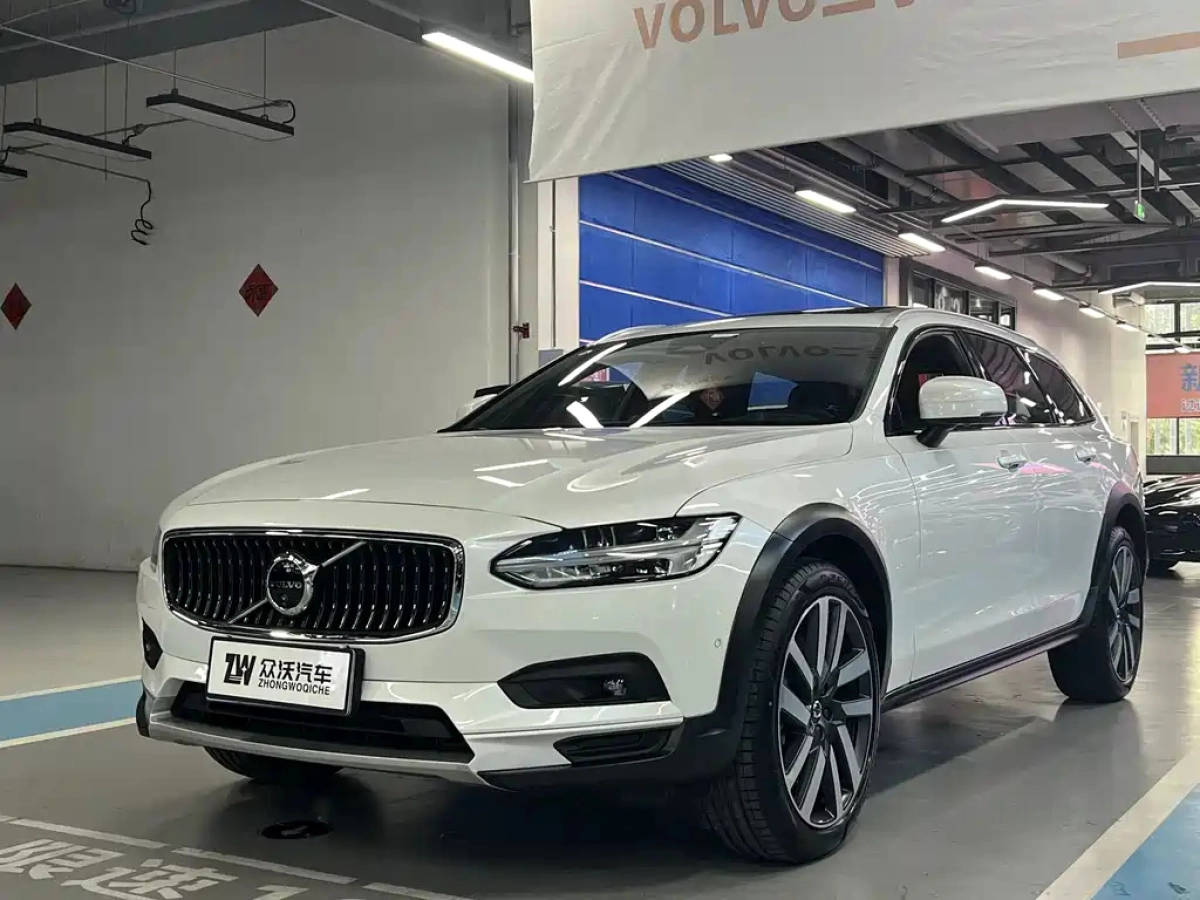 VOLVO V90  2025