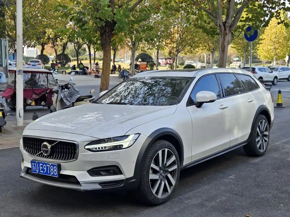 VOLVO V90  2021