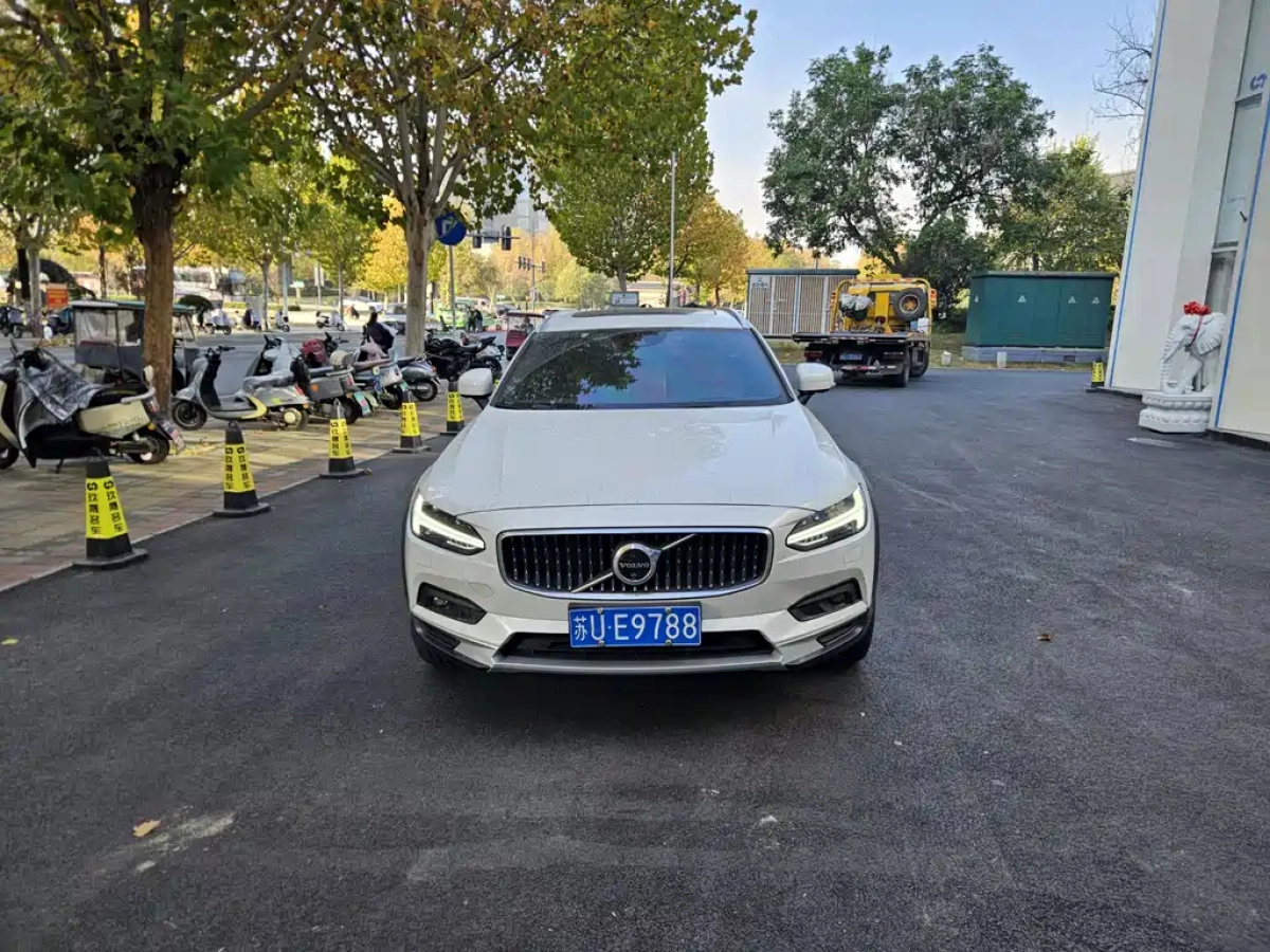 VOLVO V90
