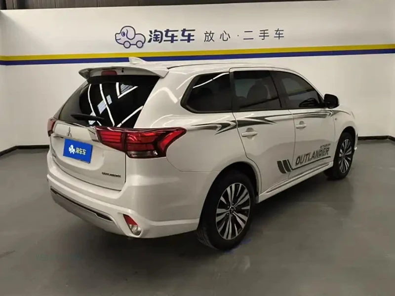 MITSUBISHI OUTLANDER