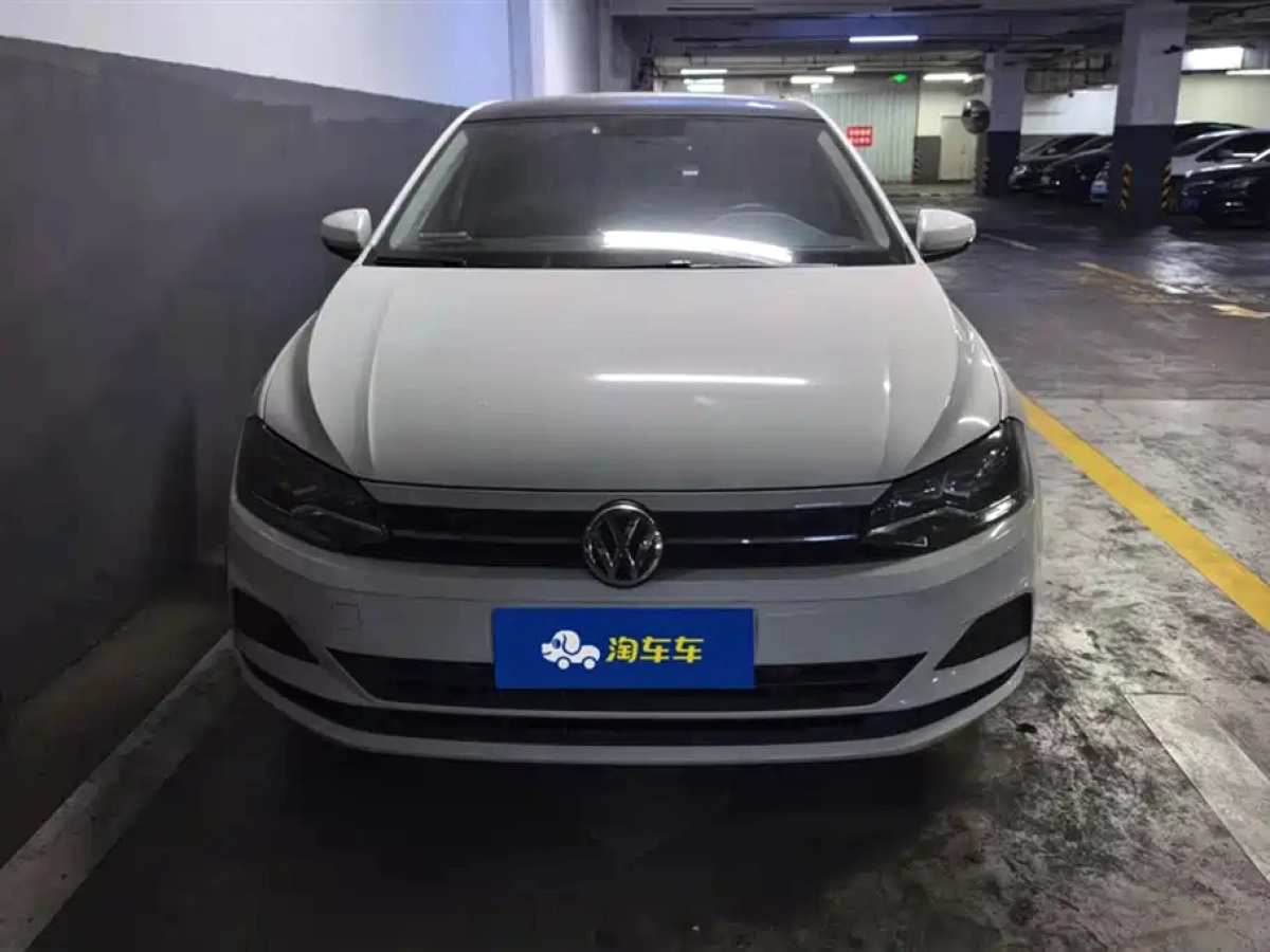VOLKSWAGEN POLO