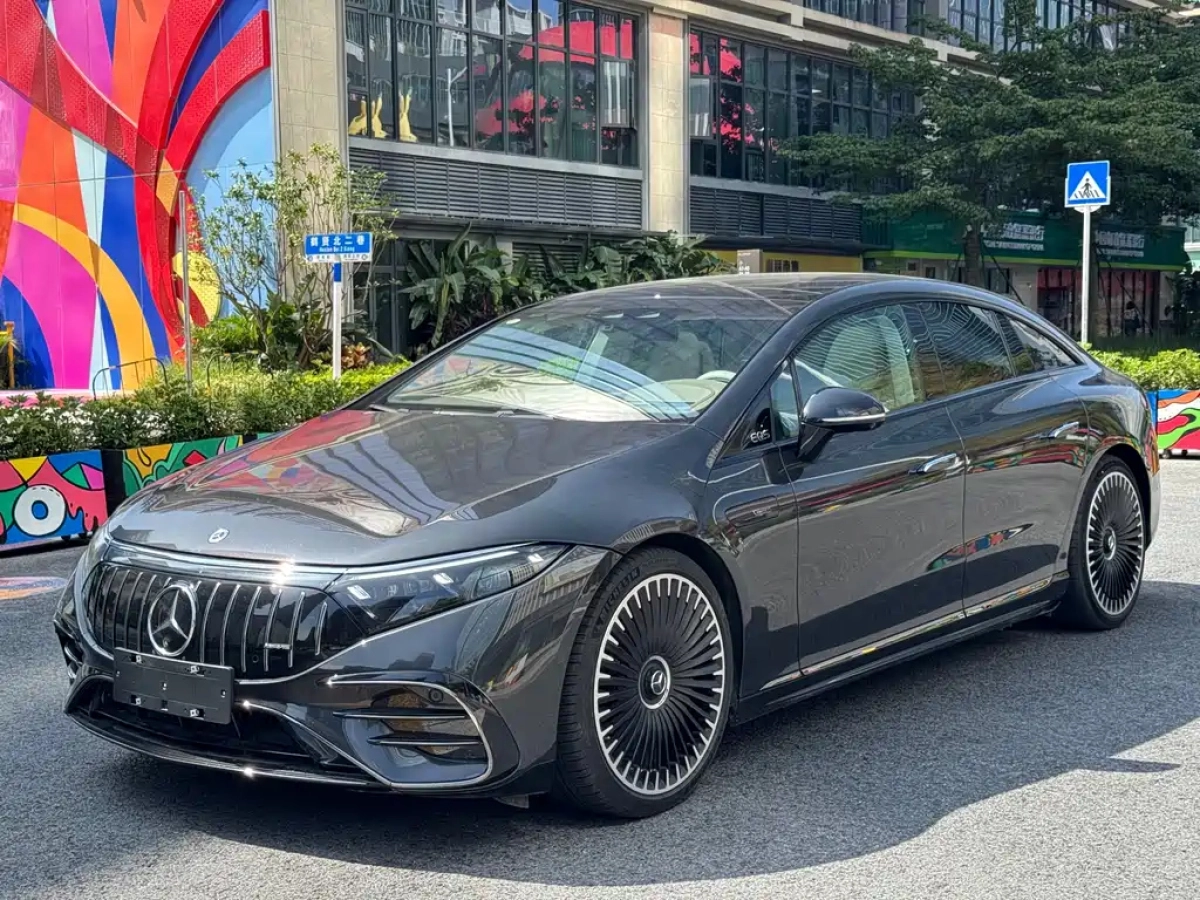MERCEDES BENZ EQS AMG  2024