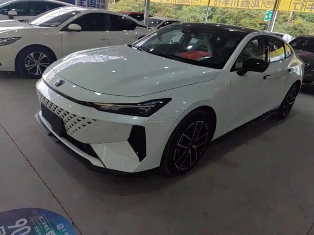 CHANGAN UNI-V SMART IDD  2024