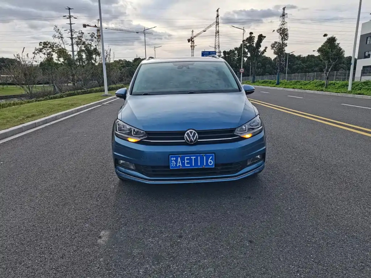 VOLKSWAGEN TOURAN