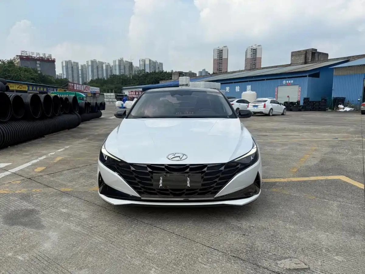 HYUNDAI ELANTRA