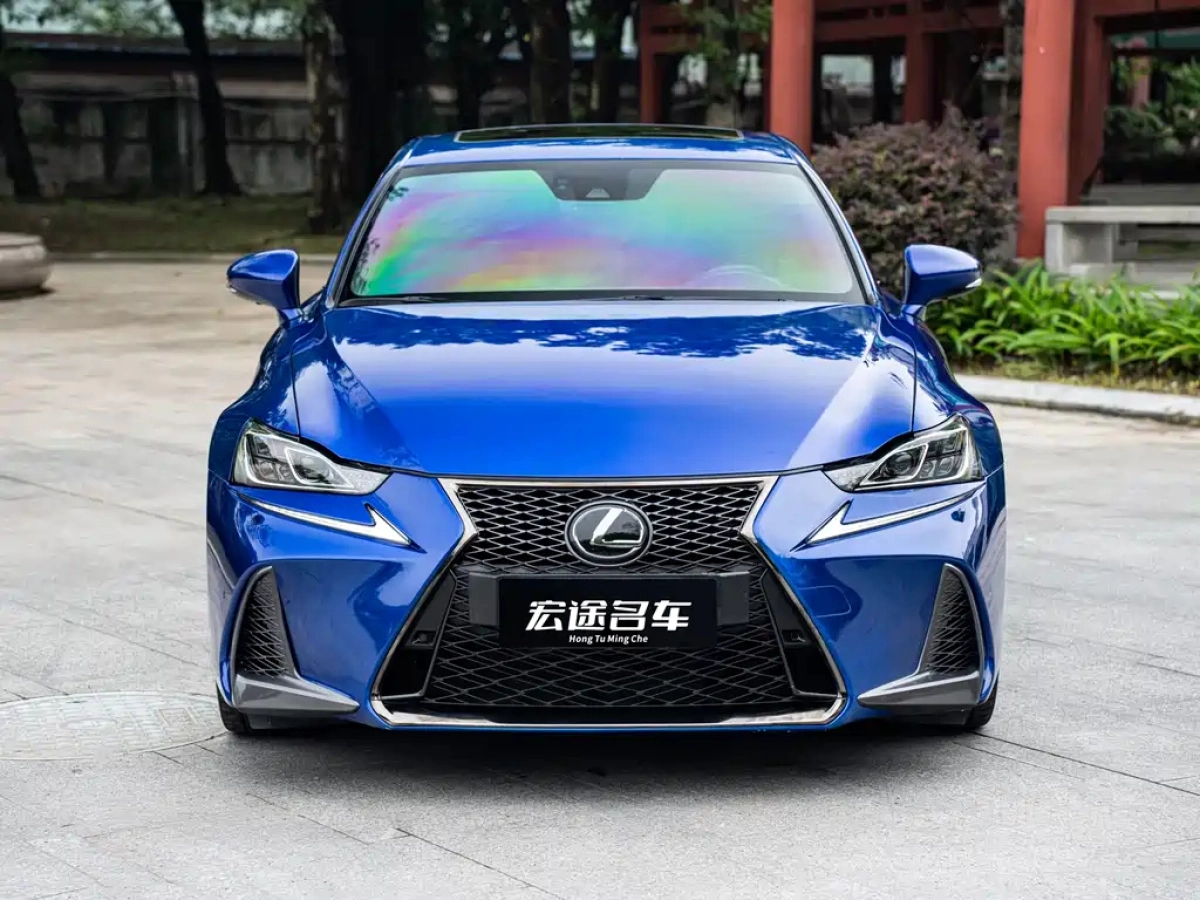 LEXUS IS