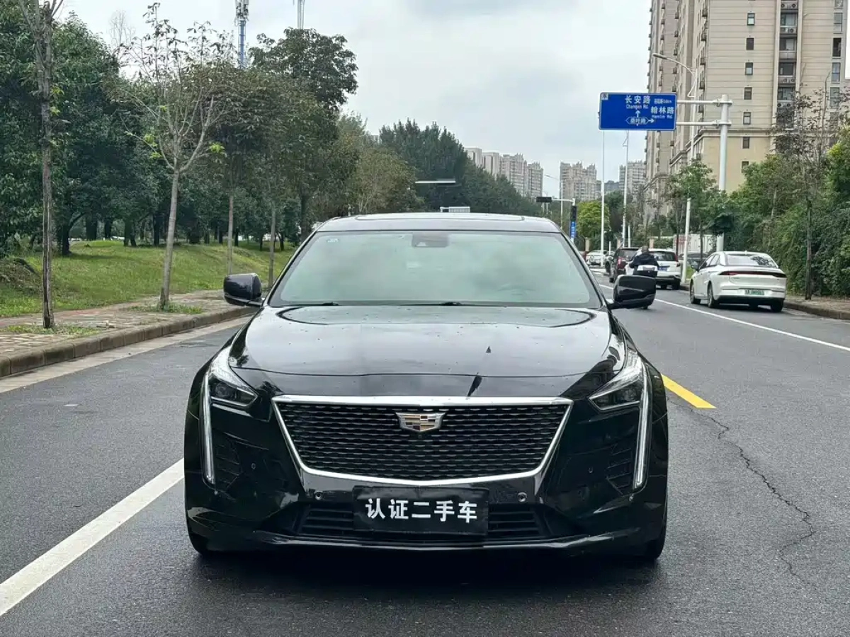 CADILLAC XT6