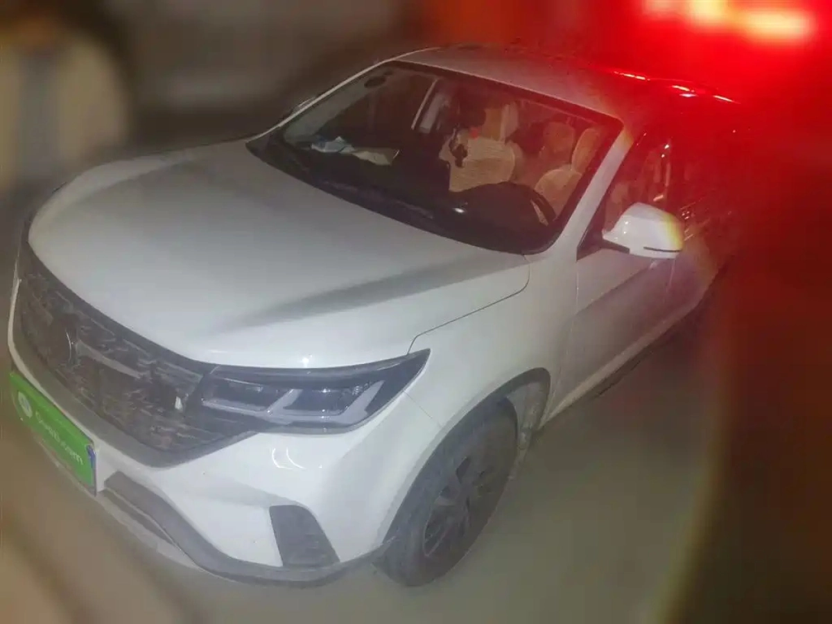 DONGFENG FORTHING T5  2022