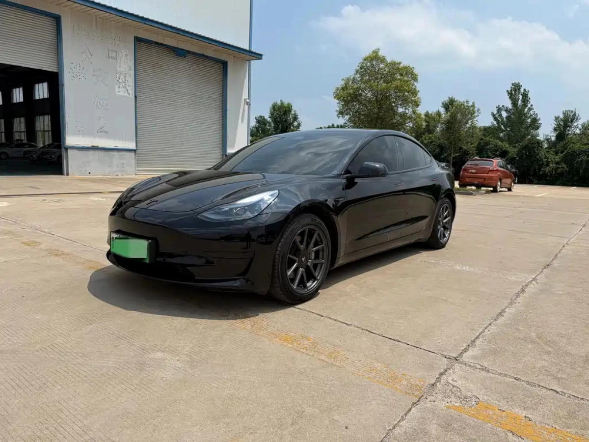 TESLA MODEL 3