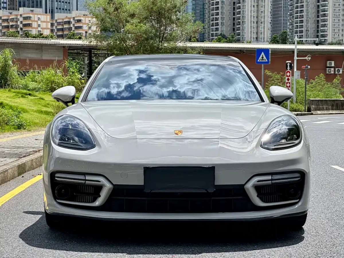 PORSCHE PANAMERA