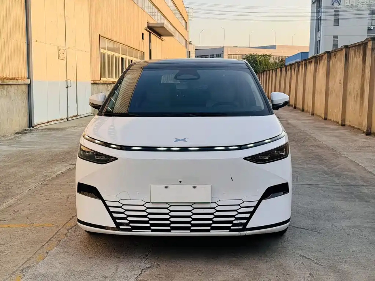 XPENG MOTORS X9