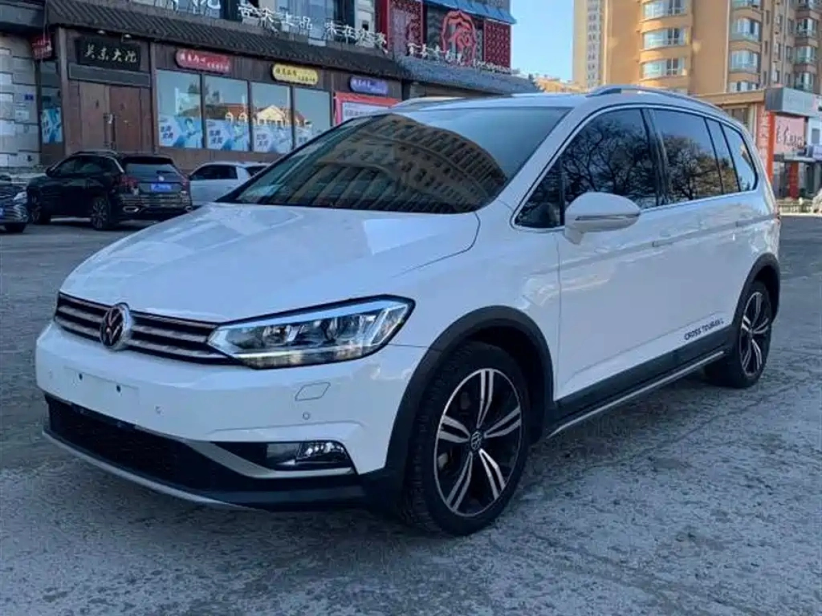 VOLKSWAGEN TOURAN