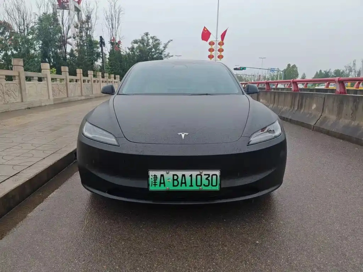 TESLA MODEL 3
