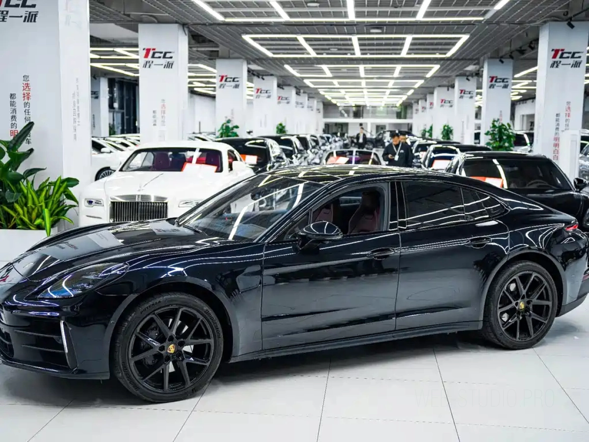 PORSCHE PANAMERA