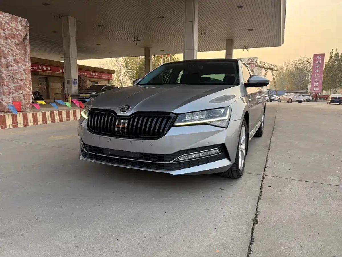 SKODA SUPERB