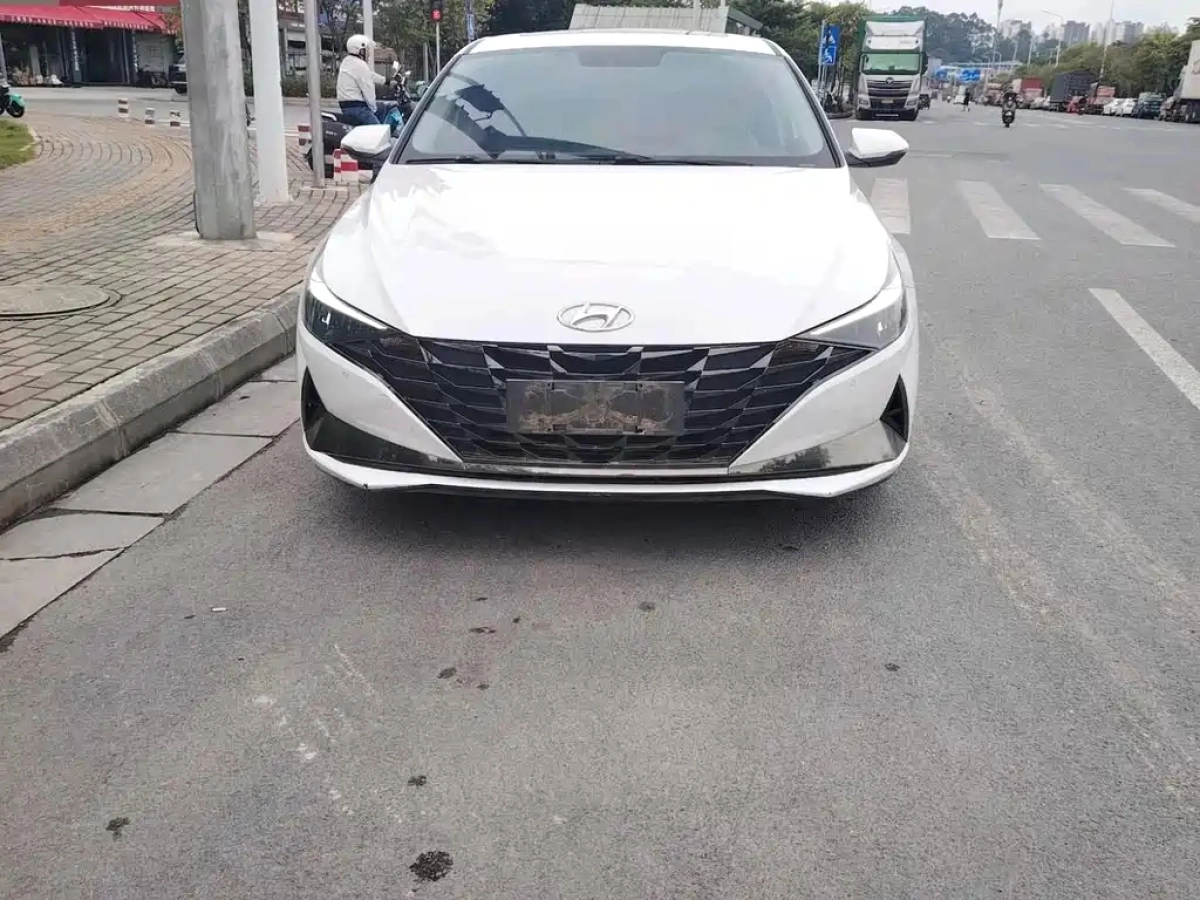 HYUNDAI ELANTRA