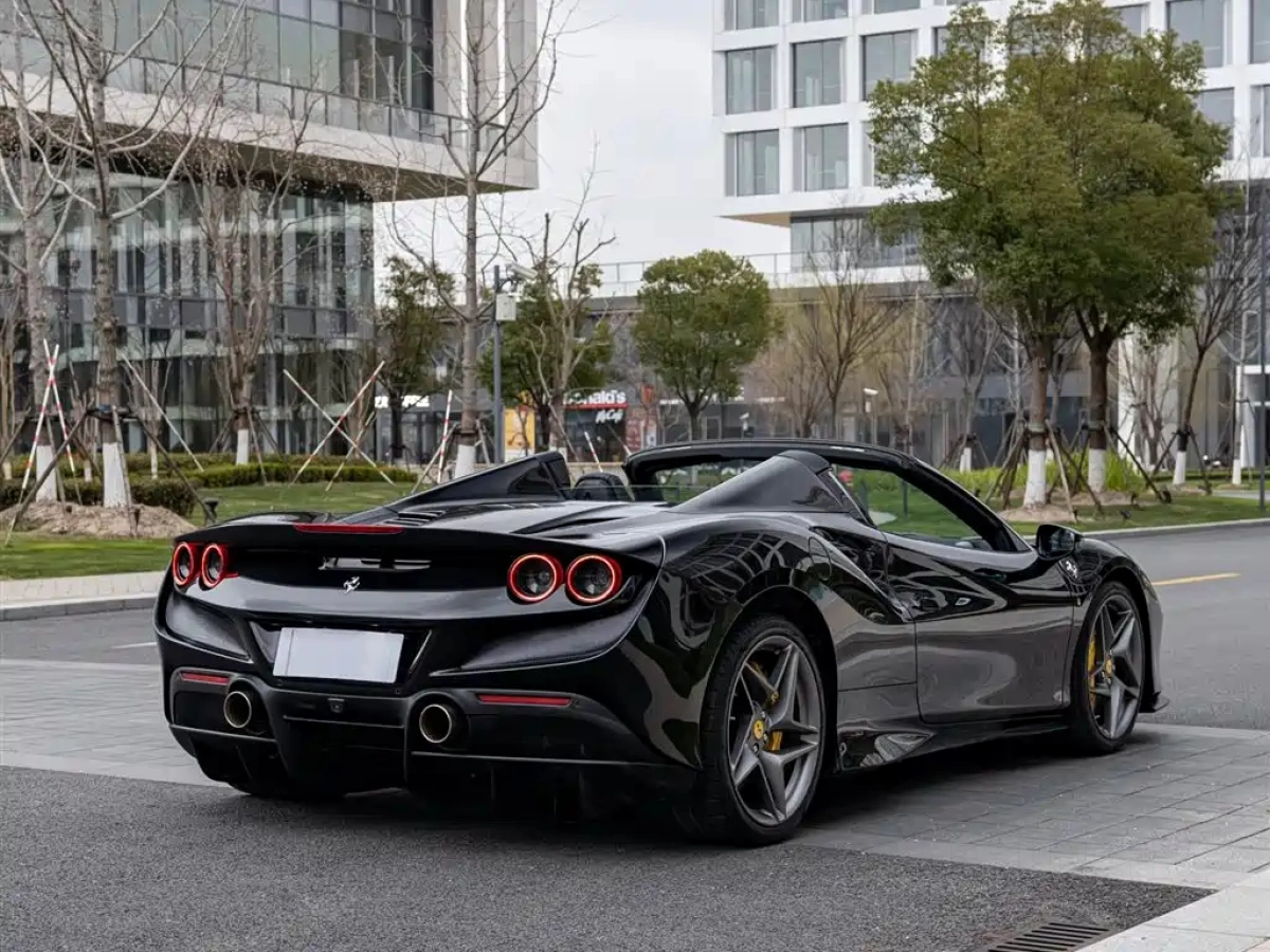 FERRARI F8