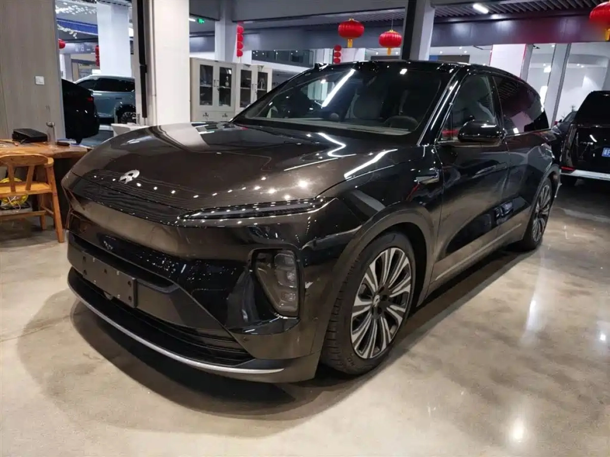 NIO ES8  2024