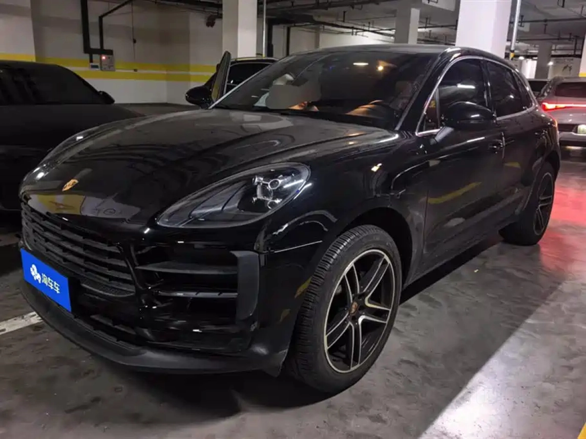 PORSCHE MACAN