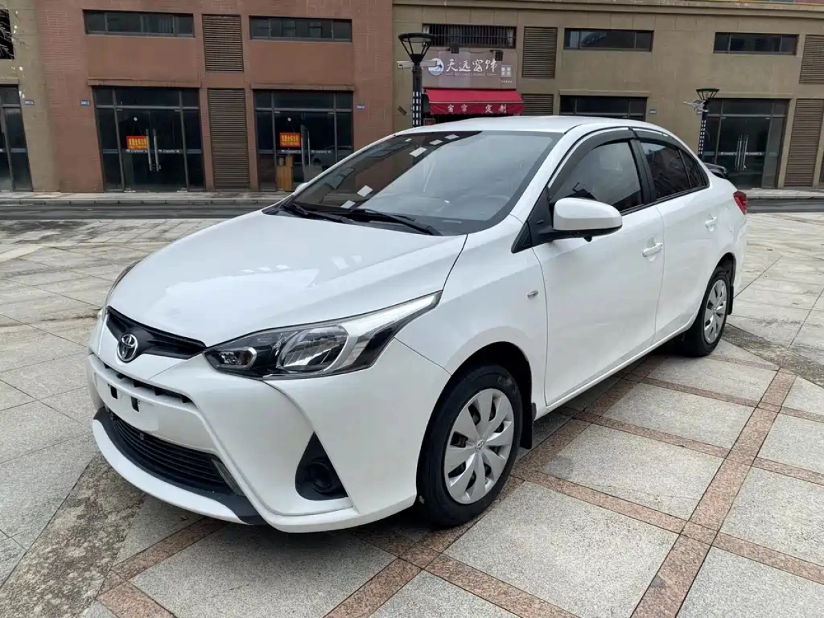 TOYOTA YARIS L INDULGENCE  2020