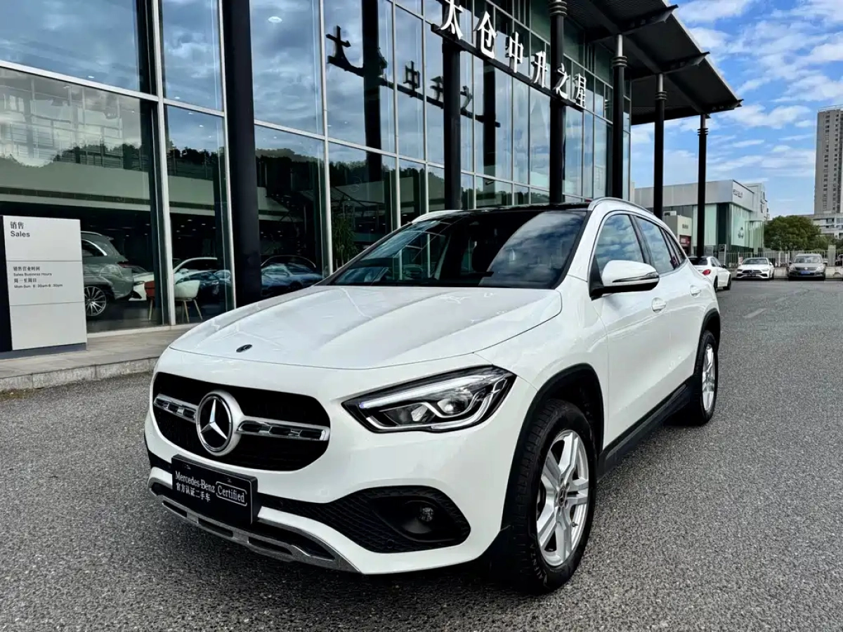 MERCEDES BENZ GLA  2024
