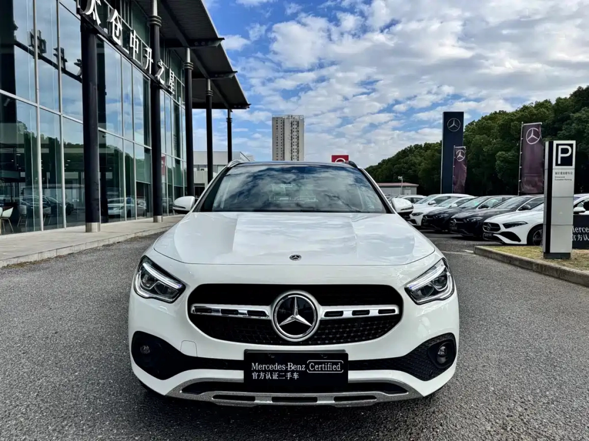 MERCEDES BENZ GLA