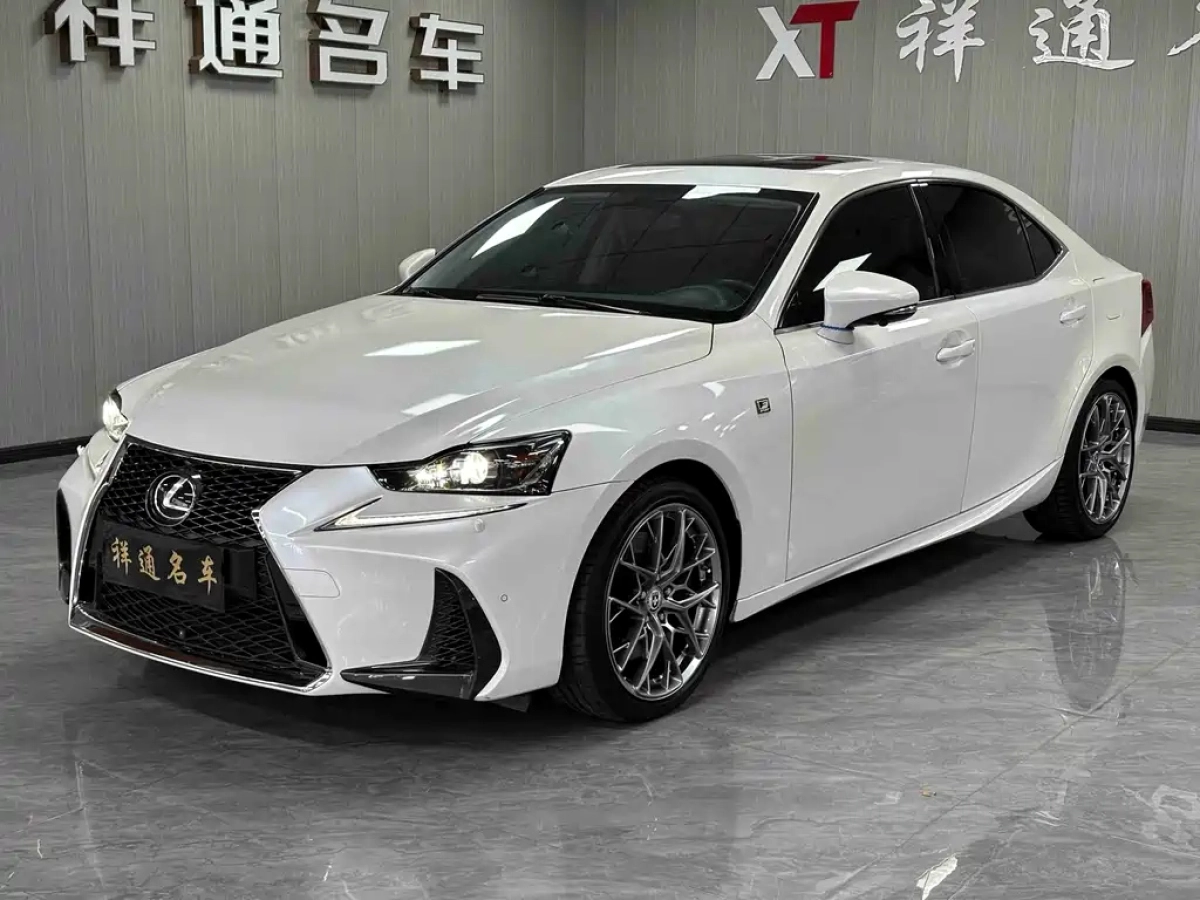 LEXUS IS  2019