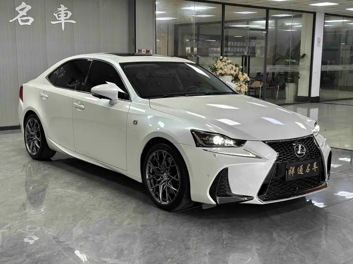 LEXUS IS