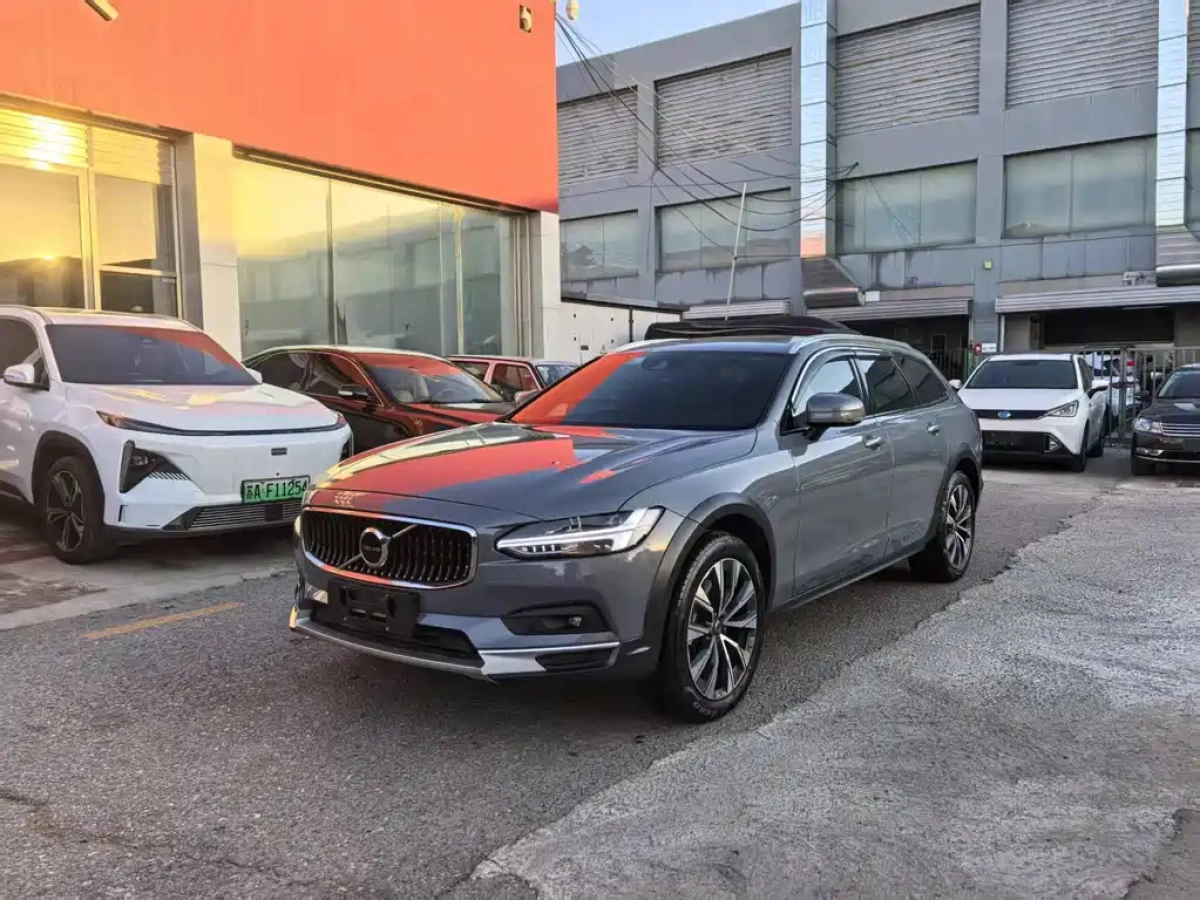 VOLVO V90  2021