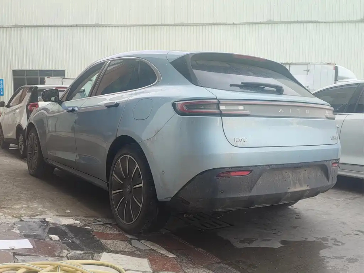 HUAWEI HARMON AITO M5