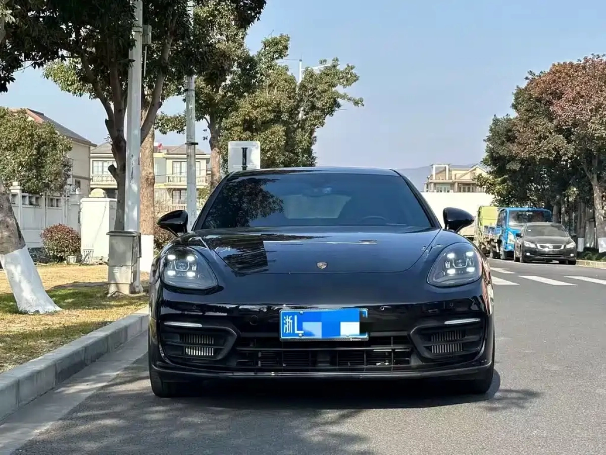 PORSCHE PANAMERA