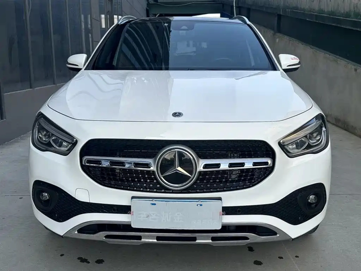 MERCEDES BENZ GLA