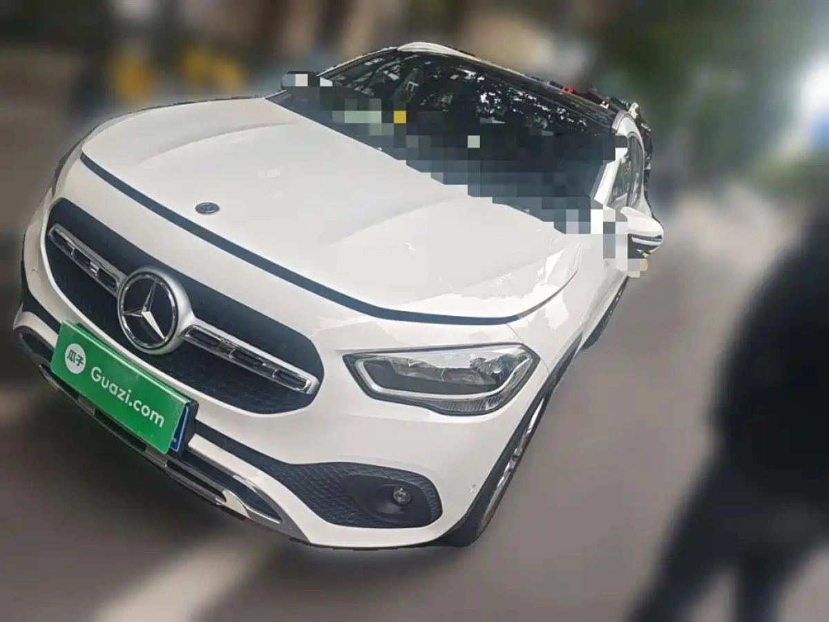 MERCEDES BENZ GLA  2020