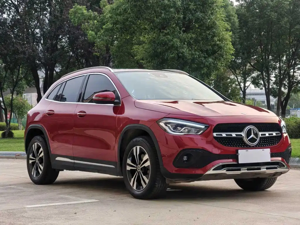 MERCEDES BENZ GLA